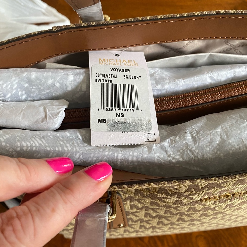 Last 1️⃣! Jacquard Signature Voyager EastWest Tote - Picture 6 of 6